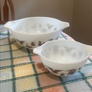 Two Pyrex American Heritage bowls